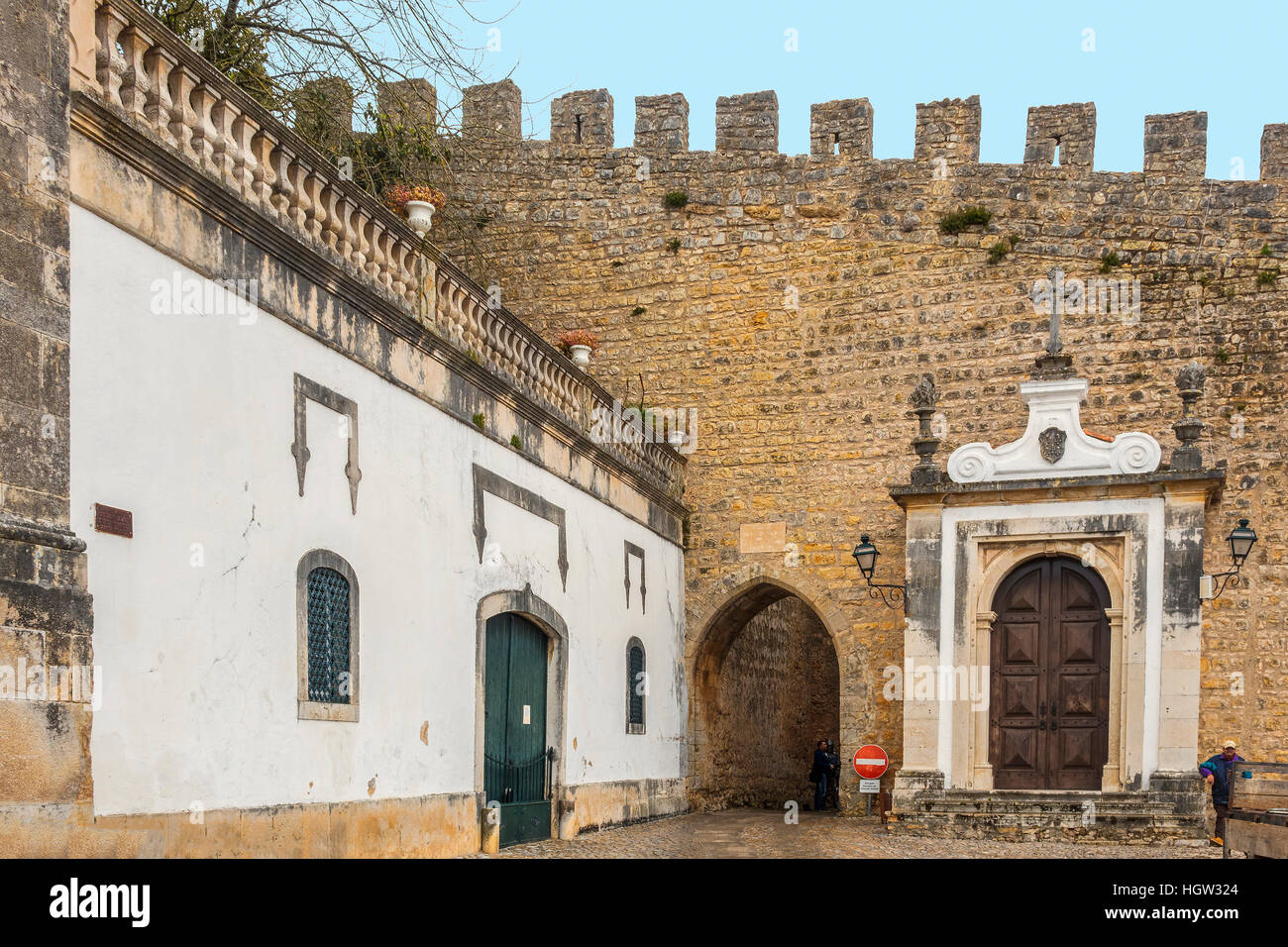 Ingresso principale nell'antica città murata di Obidos Portogallo Foto Stock
