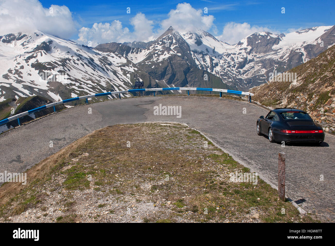 Porsche 911 993 sulla vecchia strada alpina di Grossglockner, ciottoli, Kaernten, ?Tirolo Est, Austria, Europa Foto Stock