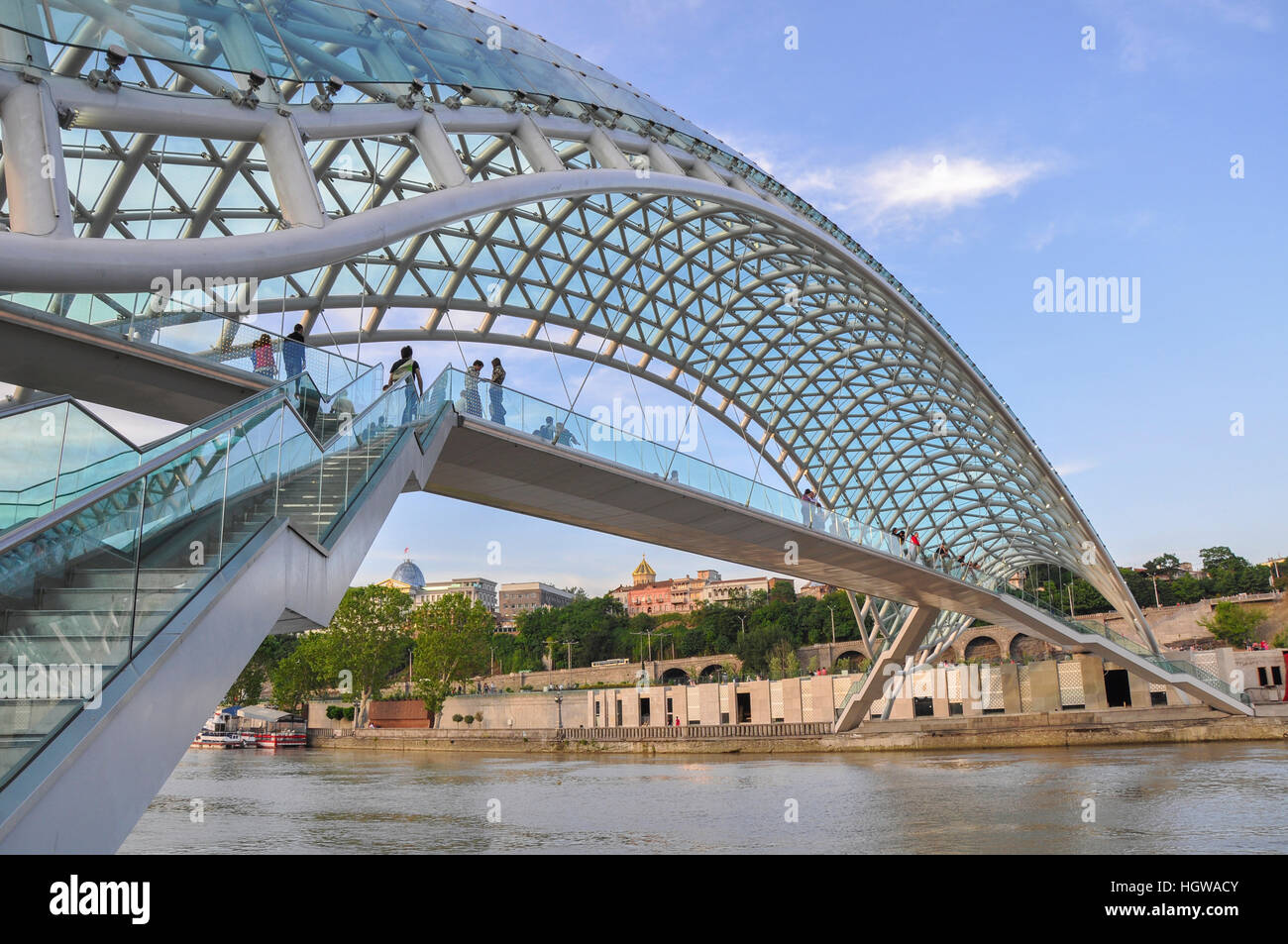Ponte di Pace a Tbilisi, Kutaisi, Kura river, Tbilisi, Georgia, nel Caucaso Foto Stock