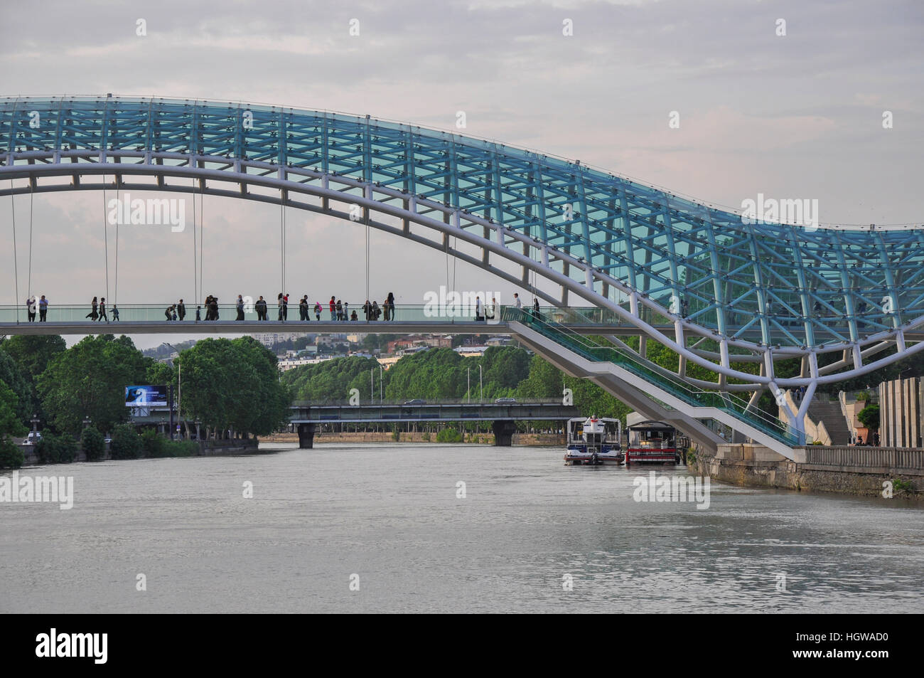 Ponte di Pace a Tbilisi, Kutaisi, Kura river, Tbilisi, Georgia, nel Caucaso Foto Stock
