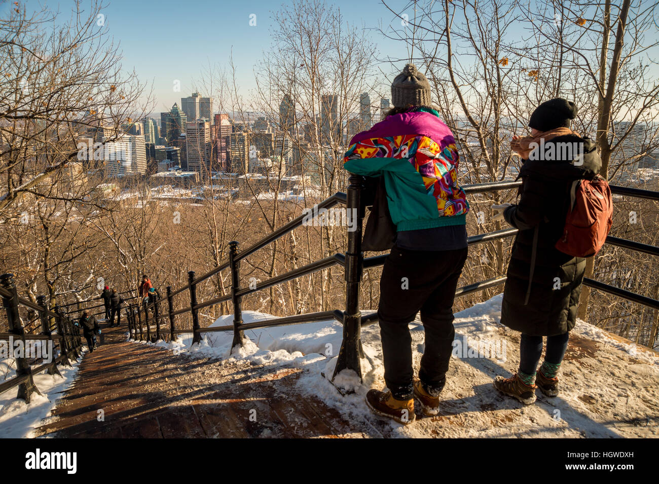 Montreal, CA - 1 Gennaio 2017: persone climbing Mont Royal scala principale. Foto Stock