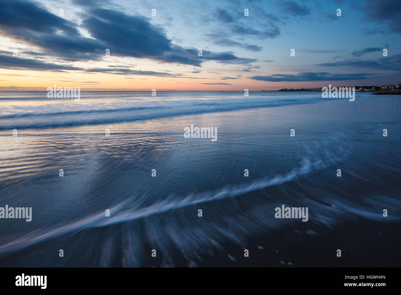 Alba sull'Oceano Atlantico a Wallis Sands State Park in segale, New Hampshire. Foto Stock