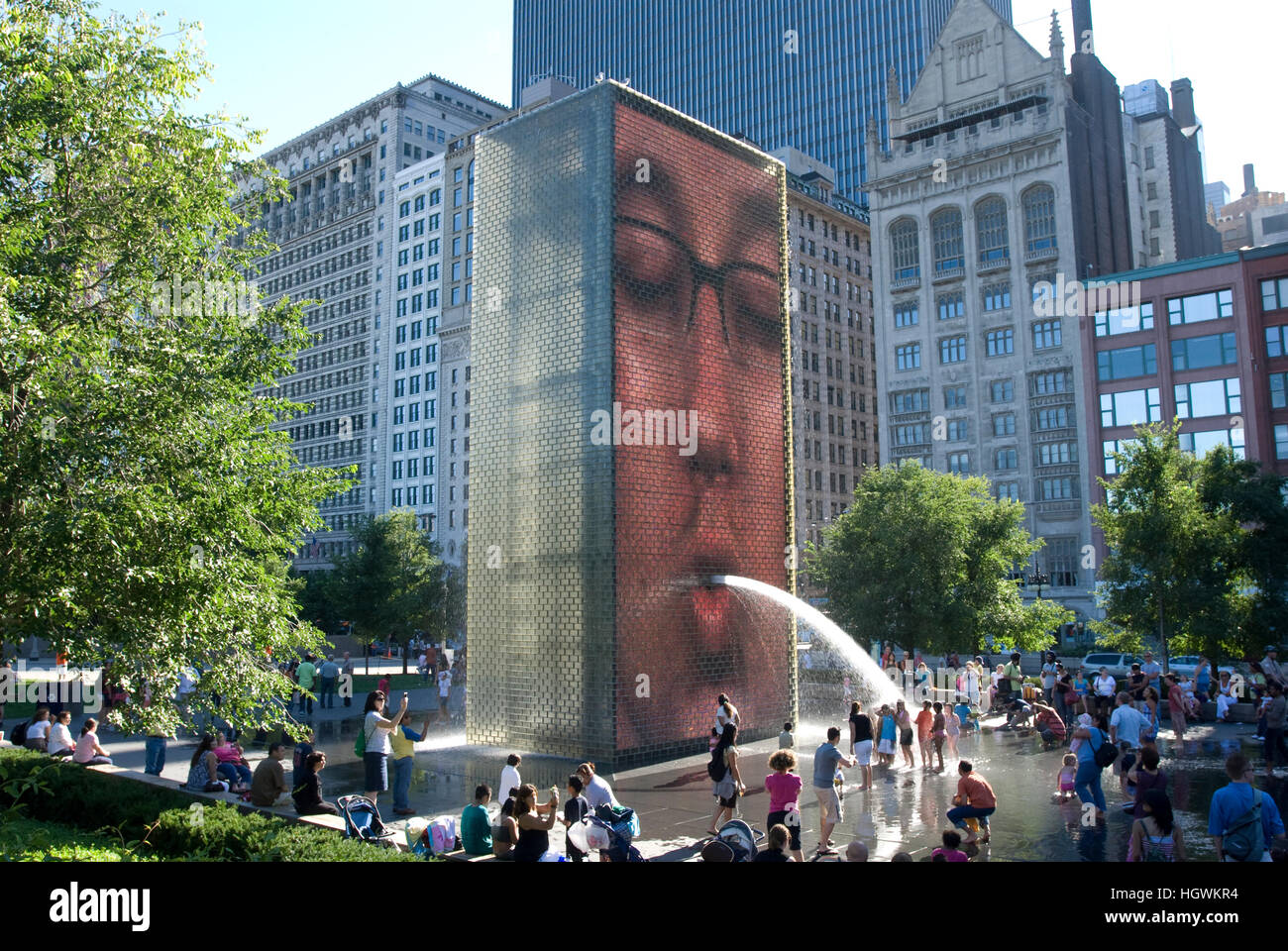Fontana di corona è un lavoro interattivo di arte pubblica e scultura video featured in Millennium Park, Chicago, Illinois Foto Stock