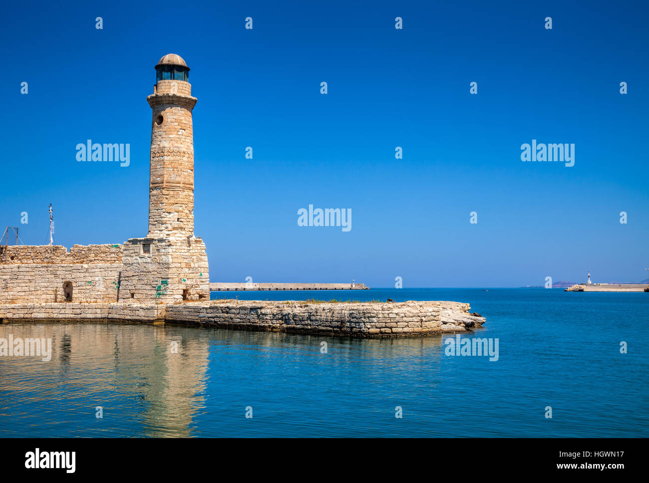 Faro egiziano al porto veneziano in Rethimno città vecchia Creta Grecia mediterraneo Foto Stock