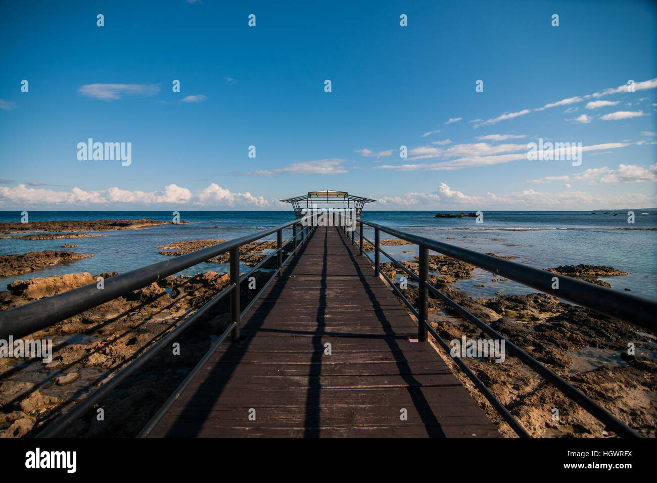 Una vista della costa e la spiaggia di Famagosta, la parte settentrionale di Cipro. Foto Stock