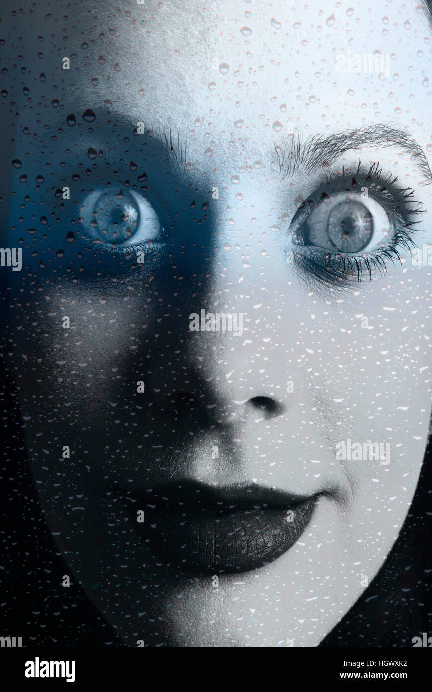 Donna con grandi occhi Foto Stock