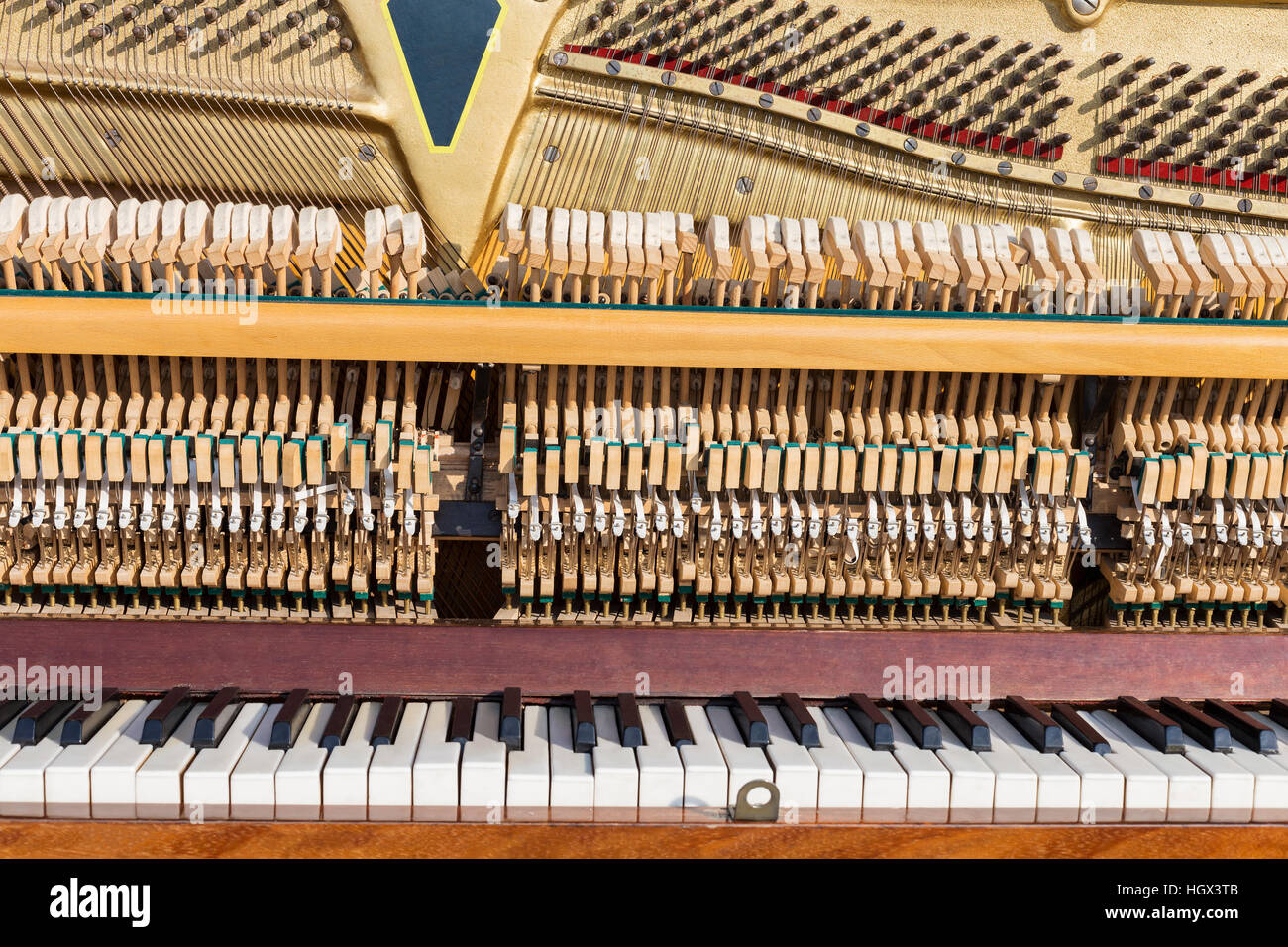Vecchio piano aperto Foto Stock