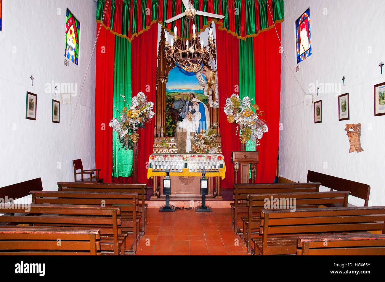 Le immagini degli interni dalla chiesa della collina Nutibara a Medellin, Colombia Foto Stock