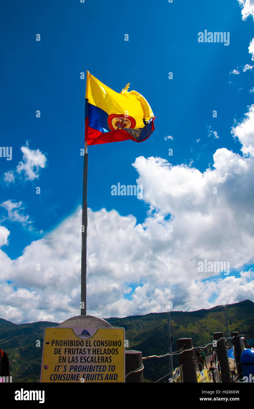 Bandiera colombiana sulla roccia di Guatape Foto Stock
