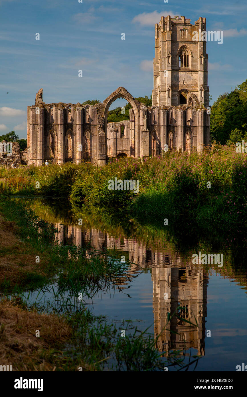 Abbazia di Fountains Abbey sito Patrimonio Mondiale dell'UNESCO, il Yorkshire, Regno Unito Foto Stock