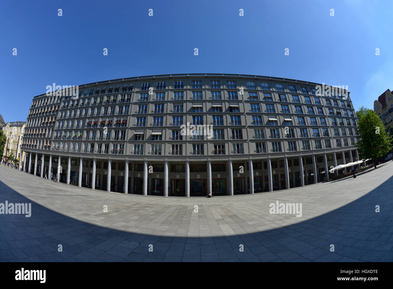 Leibnizkolonnaden, Walter-Benjamin-Platz, Leibnizstrasse, Charlottenburg di Berlino, Deutschland Foto Stock