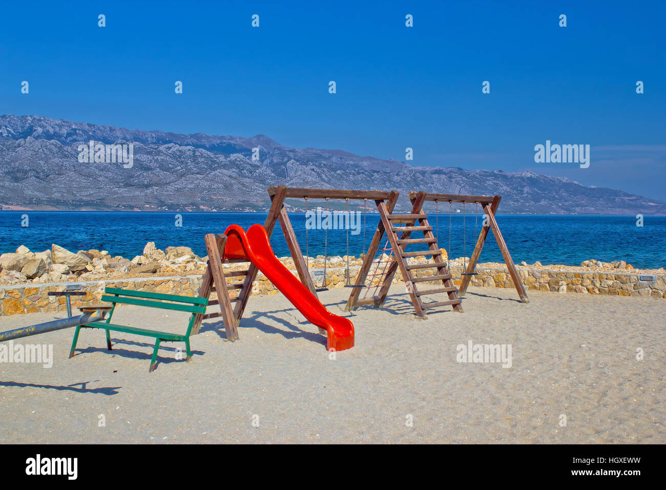 Parco giochi per bambini in riva al mare, Dalmazia, Croazia Foto Stock