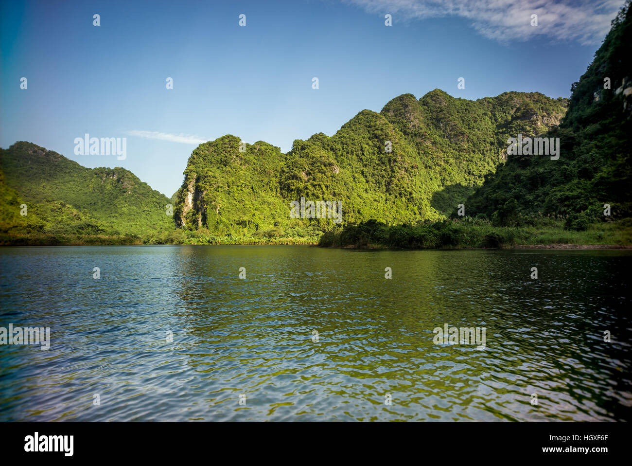 Famose montagne calcaree nella provincia di Ninh Binh, Vietnam Foto Stock