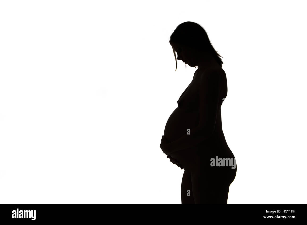 La donna incinta è in possesso la sua pancia Foto Stock