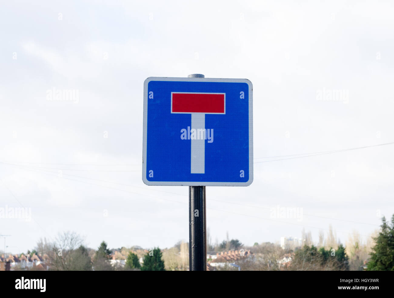 Segno di traffico avvertimento che la strada è dead end Foto Stock