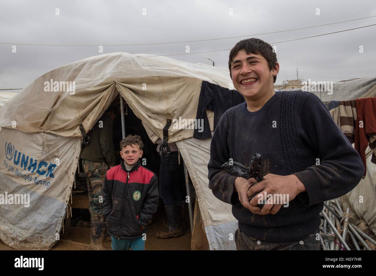 Azaz, Siria - 29 gennaio 2014. Siro Refugee Camp vicino al villaggio di Azaz 60 chilometri da Aleppo in Siria vicino al confine con la Turchia in Kilis. Foto Stock