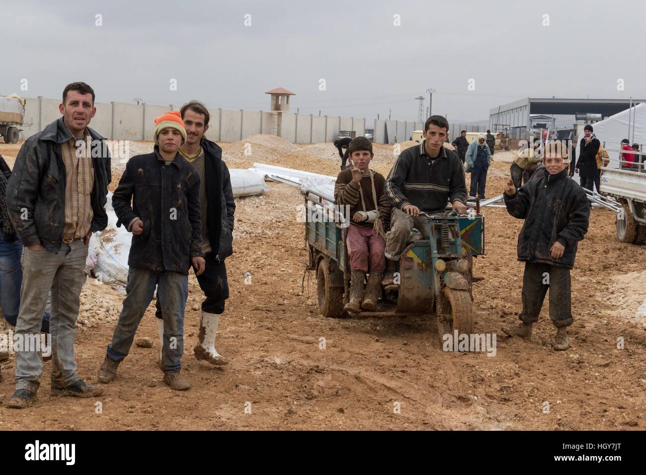 Azaz, Siria - 29 gennaio 2014. Siro Refugee Camp vicino al villaggio di Azaz 60 chilometri da Aleppo in Siria vicino al confine con la Turchia in Kilis. Foto Stock