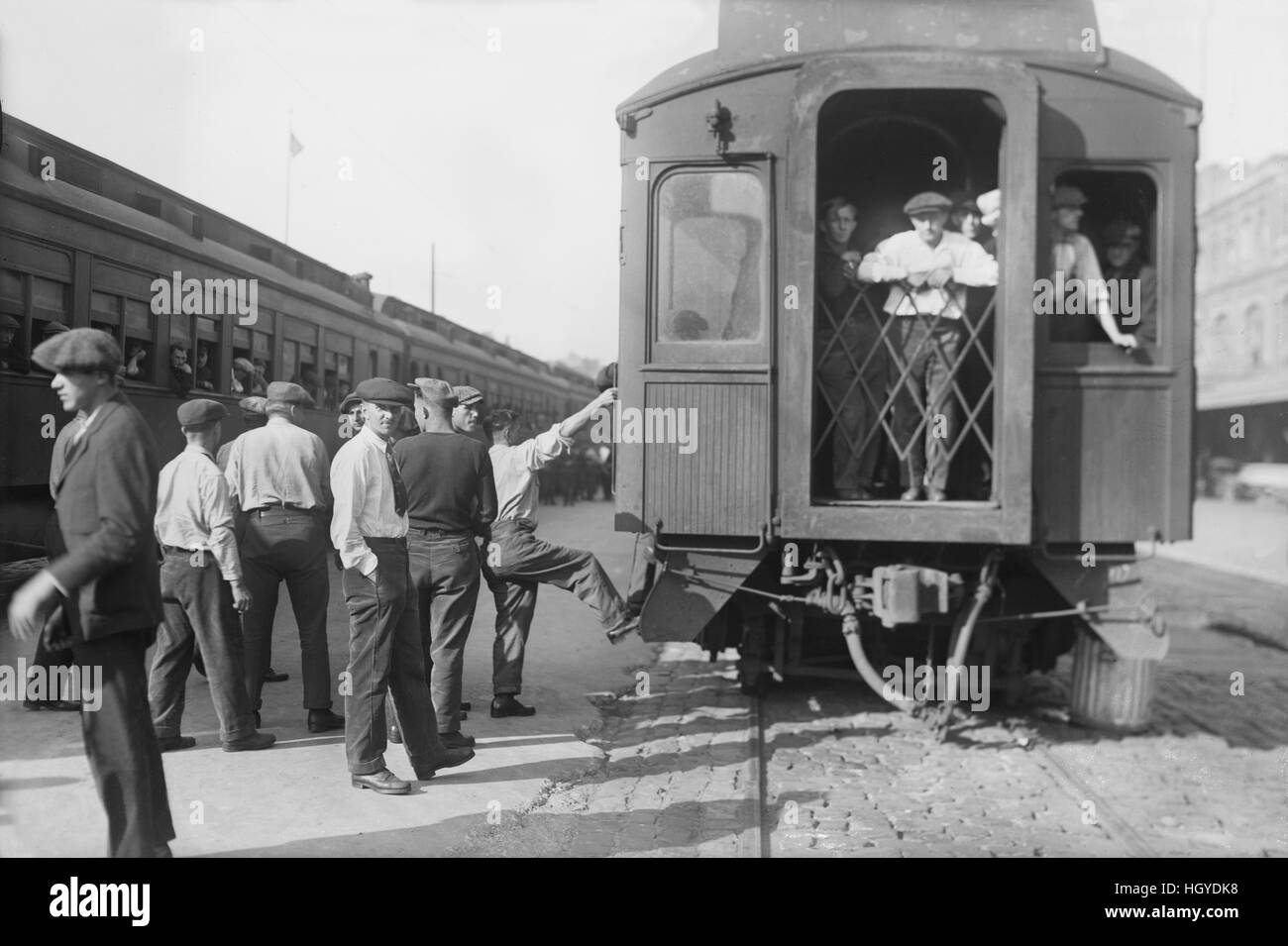 Immigrati tedeschi essendo preparato per la deportazione durante la guerra mondiale I, Hoboken, New Jersey, Stati Uniti d'America, Bain News Service, 1918 Foto Stock