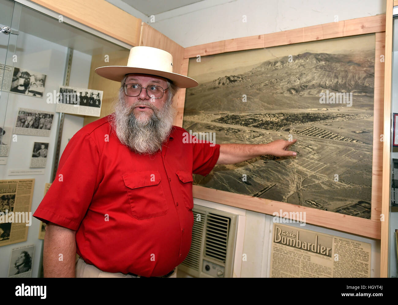 Henderson, Nevada, Stati Uniti d'America. 26 Luglio, 2016. La contea di Clark musei marchio amministratore Hall-Patton passeggiate motivi presso la Clark County Museum Martedì, luglio 26, 2016 a Henderson, Nevada. Patton è anche un ospite regolare di esperti di storia della "pedina stelle' serie televisiva. © David Becker/ZUMA filo/Alamy Live News Foto Stock