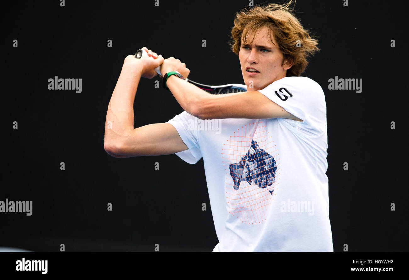 Alexander Zverev della Germania durante una sessione di prove libere al 2017 Open di Australia a Melbourne Park, Australia. Credito: Frank Molter/Alamy Foto Stock