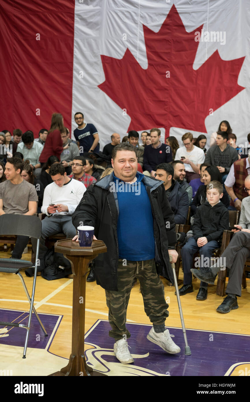 London, Ontario, Canada, 13 gennaio, 2017. Un membro del pubblico al fianco di stand riservato per il primo ministro del Canada, prima dell'inizio di un municipio Q&A. Londra è stata quella del primo ministro si ferma come parte del suo cross-country tour. Credito: Rubens Alarcon/Alamy Live News Foto Stock