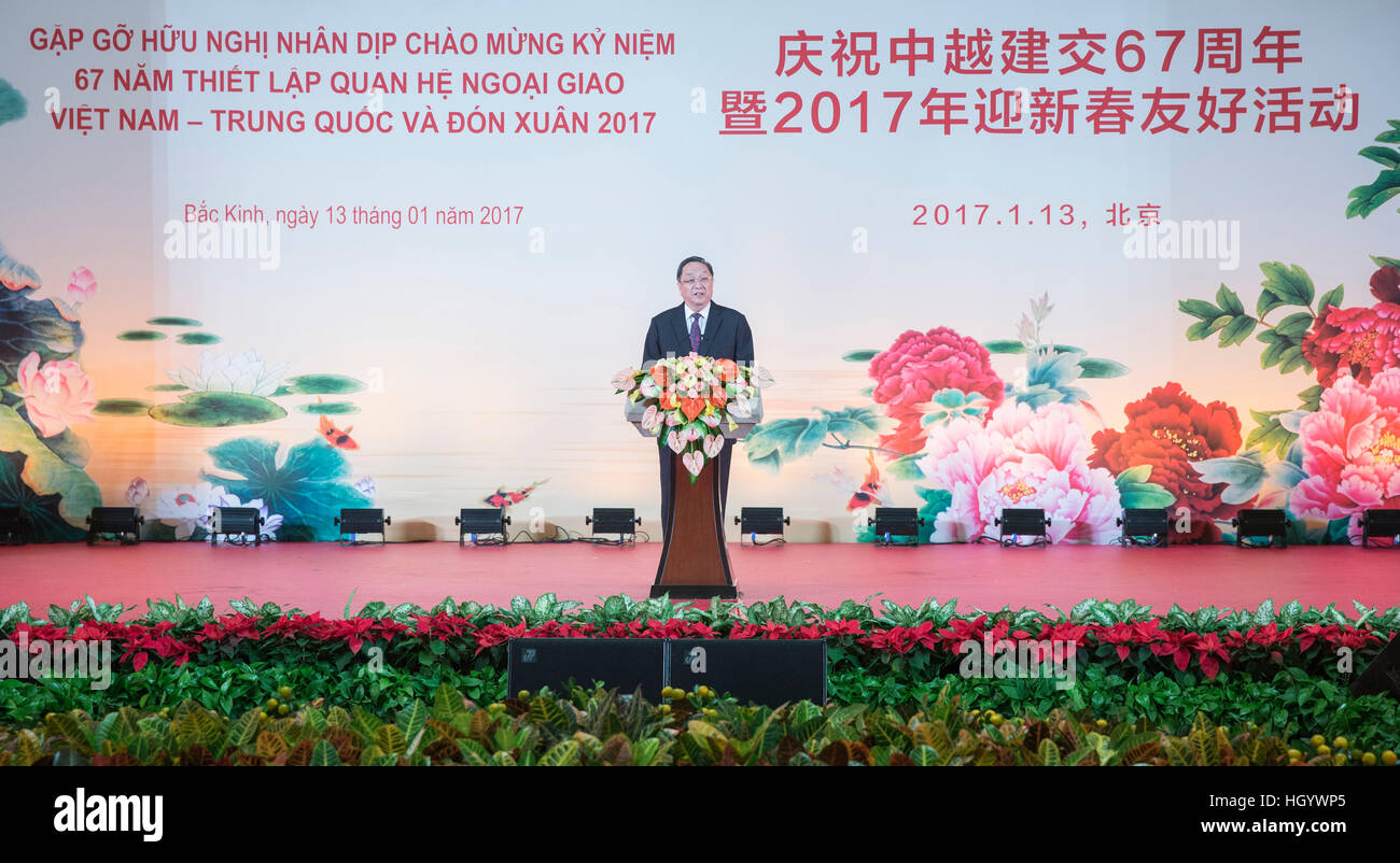 Pechino, Cina. Xiii gen, 2017. Yu Zhengsheng, presidente del Comitato nazionale del la Conferenza consultiva politica del popolo cinese, frequenta un grand reception segnando il sessantasettesimo anniversario dello stabilimento di relazioni bilaterali diplomatiche legami tra Cina e Vietnam nonché il prossimo il nuovo anno lunare, a Pechino, capitale della Cina, Gennaio 13, 2017. © cui Xinyu/Xinhua/Alamy Live News Foto Stock