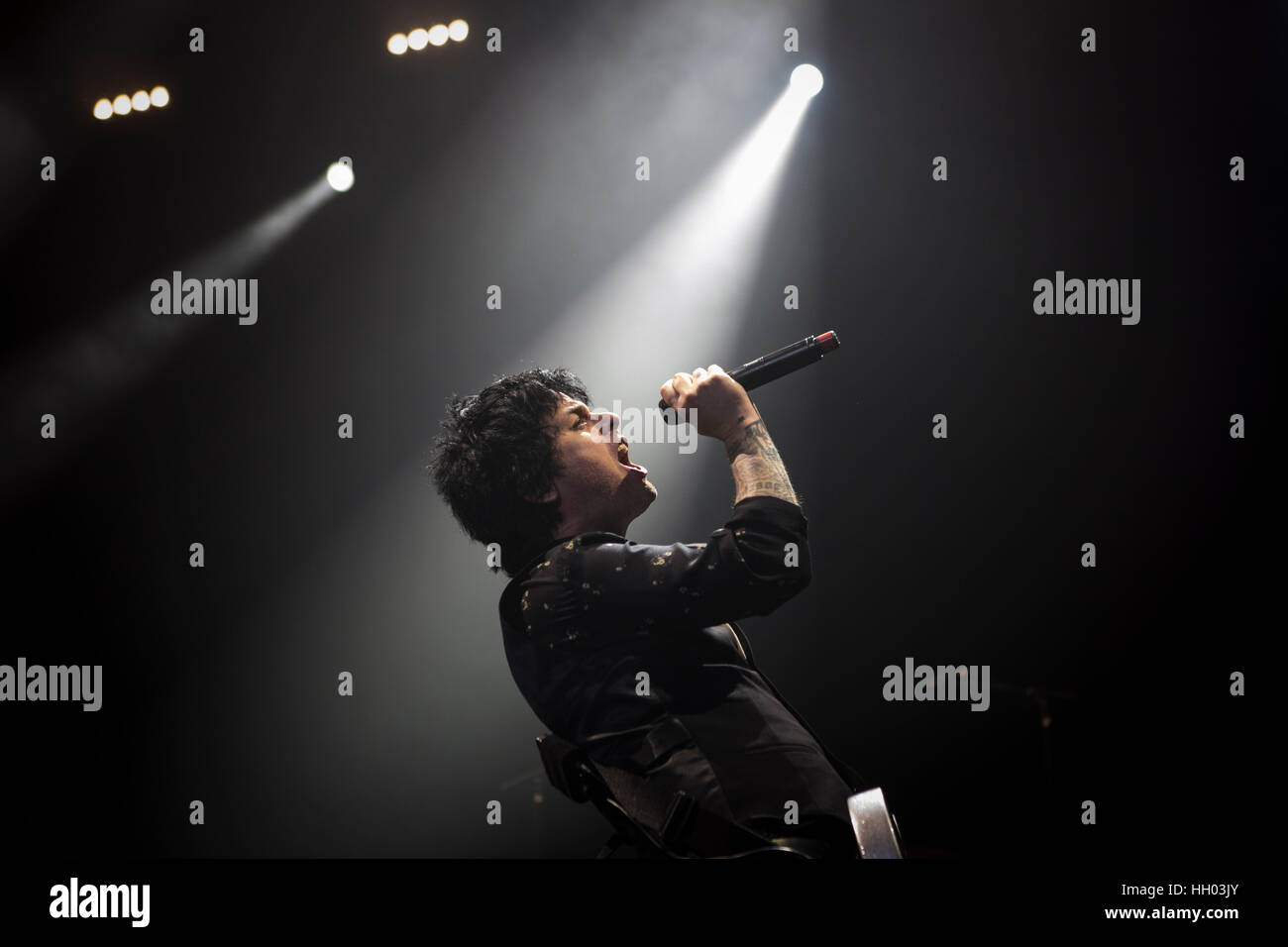 Assago, Milano, Italia. 14 gennaio 2017. Green Day eseguire live al Mediolanum Forum Credito: Roberto Finizio/ Alamy Live News Foto Stock