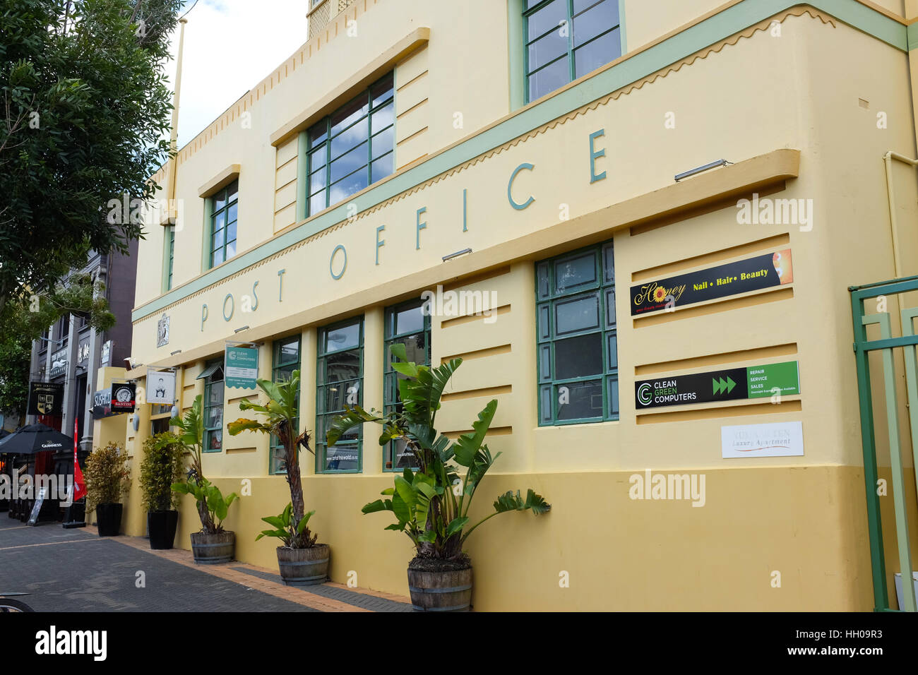L'ex ufficio postale in Devonport, Auckland (Nuova Zelanda), che ora ospita un gran numero di piccoli negozi. Foto Stock