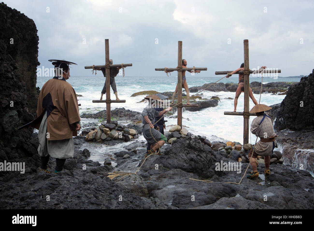 Il silenzio è un 2016 American dramma storico film diretto da Martin Scorsese e scritto da Jay Cocks e Scorsese, basato sul romanzo 1966 dello stesso nome da Shusaku Endo. Questa fotografia è per il solo uso editoriale ed è il copyright del film company e/o il fotografo assegnato dal film o società di produzione e può essere riprodotto solo da pubblicazioni in congiunzione con la promozione del film di cui sopra. Un credito per il film company è richiesto. Il fotografo deve anche essere accreditato quando noto. Foto Stock