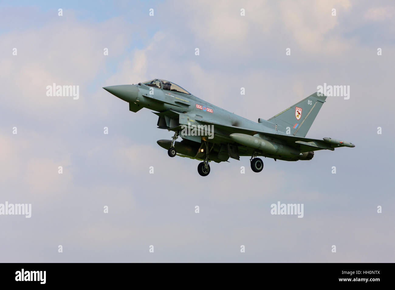 Eurofighter Typhoon FGR4 ZK328 BS 29(R) Squadron sull approccio finale a terra alla RAF Conningsby Foto Stock