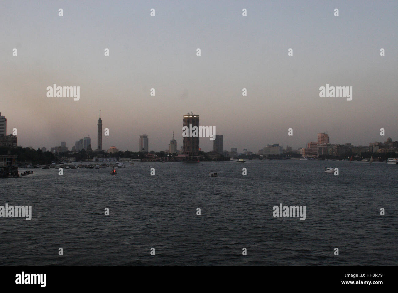 Il Cairo al tramonto; dal Ponte Università;il Cairo, Egitto Foto Stock