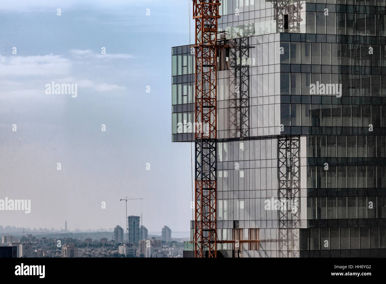 Moderno, vetro di fronte alto edificio Foto Stock