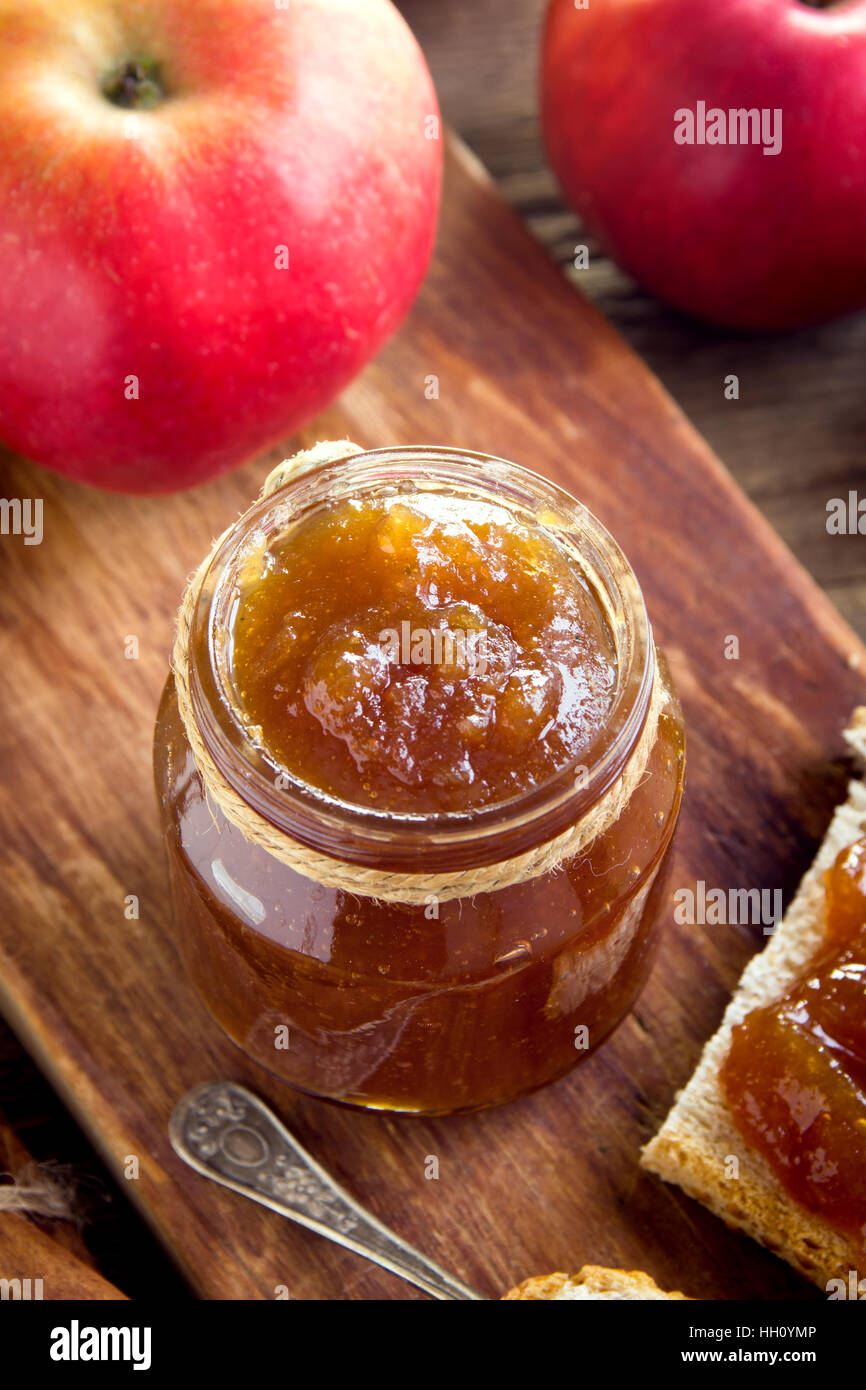 Dolci fatti in casa il burro di mele con cannella - organici sano cibo vegetariano Foto Stock