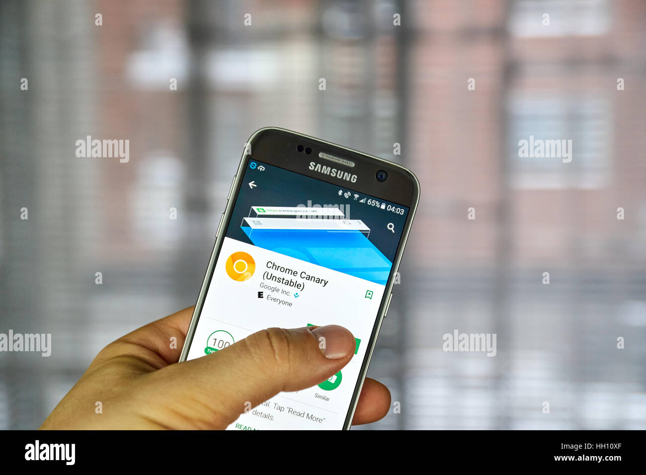 MONTREAL, Canada - 23 dicembre 2016 : Google Crome Canary sul Samsung S7 schermo. Chrome Canary è un mix di Chrome developer build e il cromo sna Foto Stock