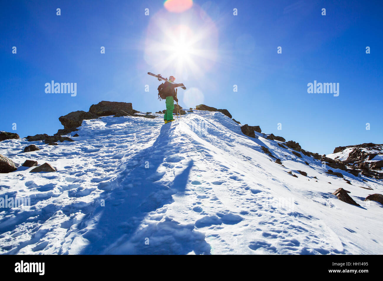 Granada,Spagna. Il 13 gennaio, 2017. Kevin Blanc sorge sulla cima della Sierra Nevada in Granada, Spagna. Foto Stock