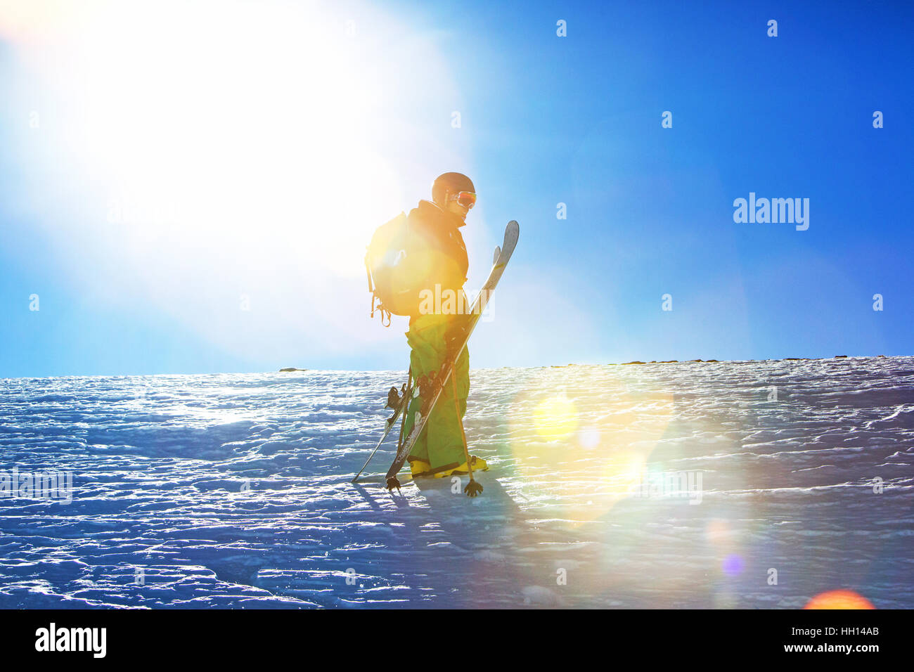 Granada, Spagna. Il 13 gennaio, 2017.Kevin Blanc professional sciatore freeride si arresta in prossimità della sommità della Sierra Nevada in Spagna. Foto Stock