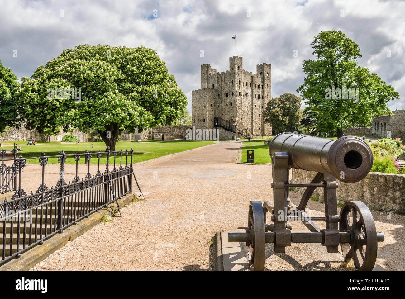 Rochester Castle sulla riva orientale del fiume Medway, Rochester, Kent, Inghilterra Foto Stock