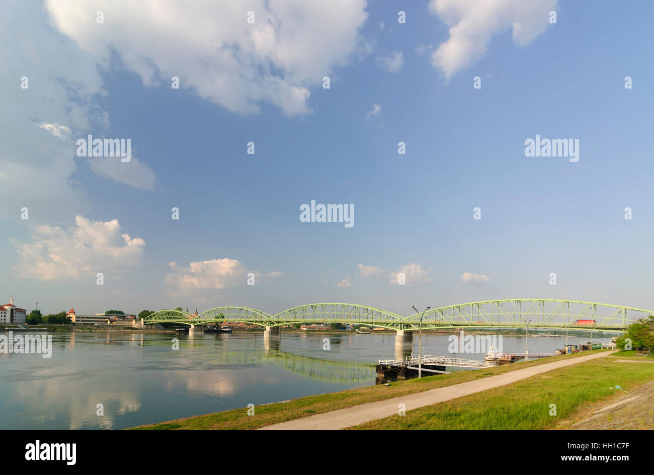 (Komarom Komorn): un ponte stradale sul Danubio, , Komarom-Esztergom, Ungheria Foto Stock
