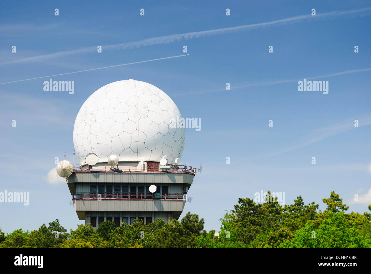 Naturpark Leiser Berge: il parco naturale Leiser Berge con la cupola radar del controllo del traffico aereo sulla Buschberg (gamma media sistema radar), Weinvie Foto Stock