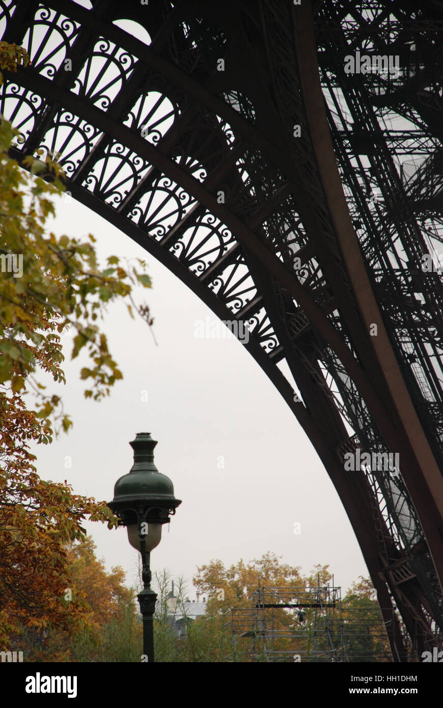 Lanterna e Torre Eiffel Parigi Francia Foto Stock