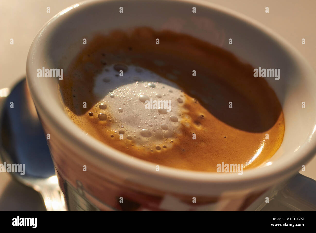 Caffè macchiato, un colpo di espresso con una spruzzata di latte Foto Stock