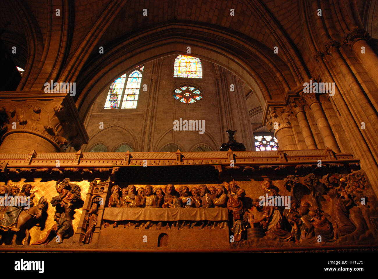 Sculture in legno medievale con scene della vita Jesu al coro delle barriere cattedrale Notre Dame Parigi Francia Foto Stock
