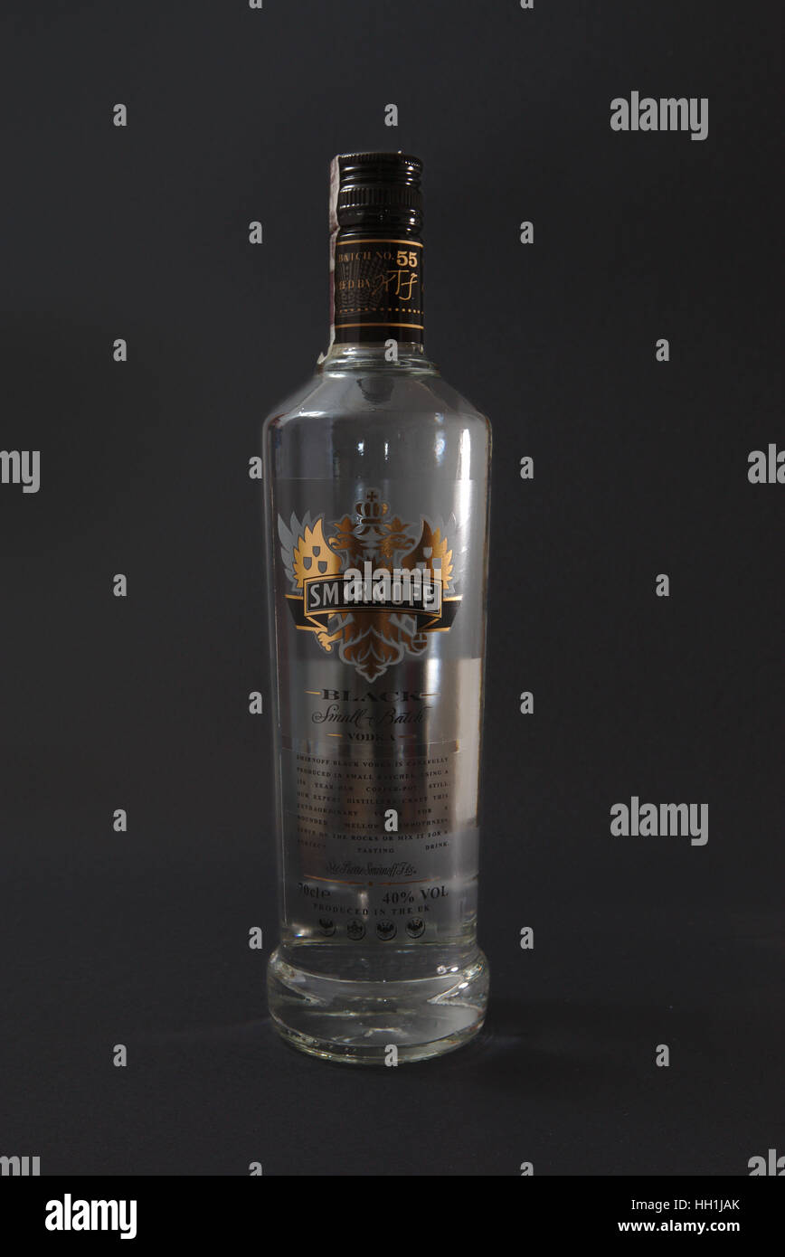 Bottiglia di Smirnoff (nero) vodka Foto Stock