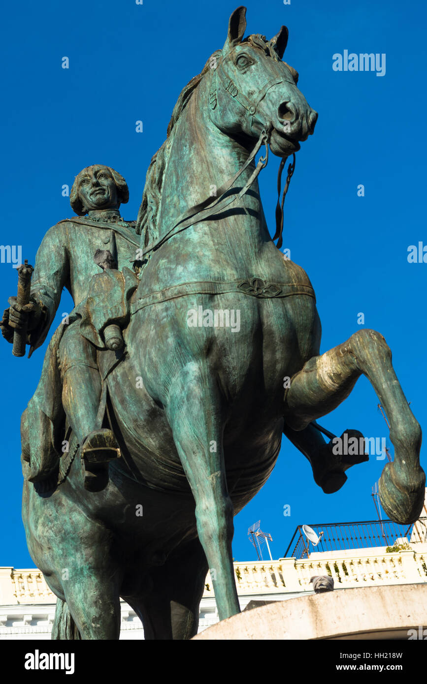 Madrid Spagna Puerta del Sol statua del re Carlo III, Spagna. Foto Stock