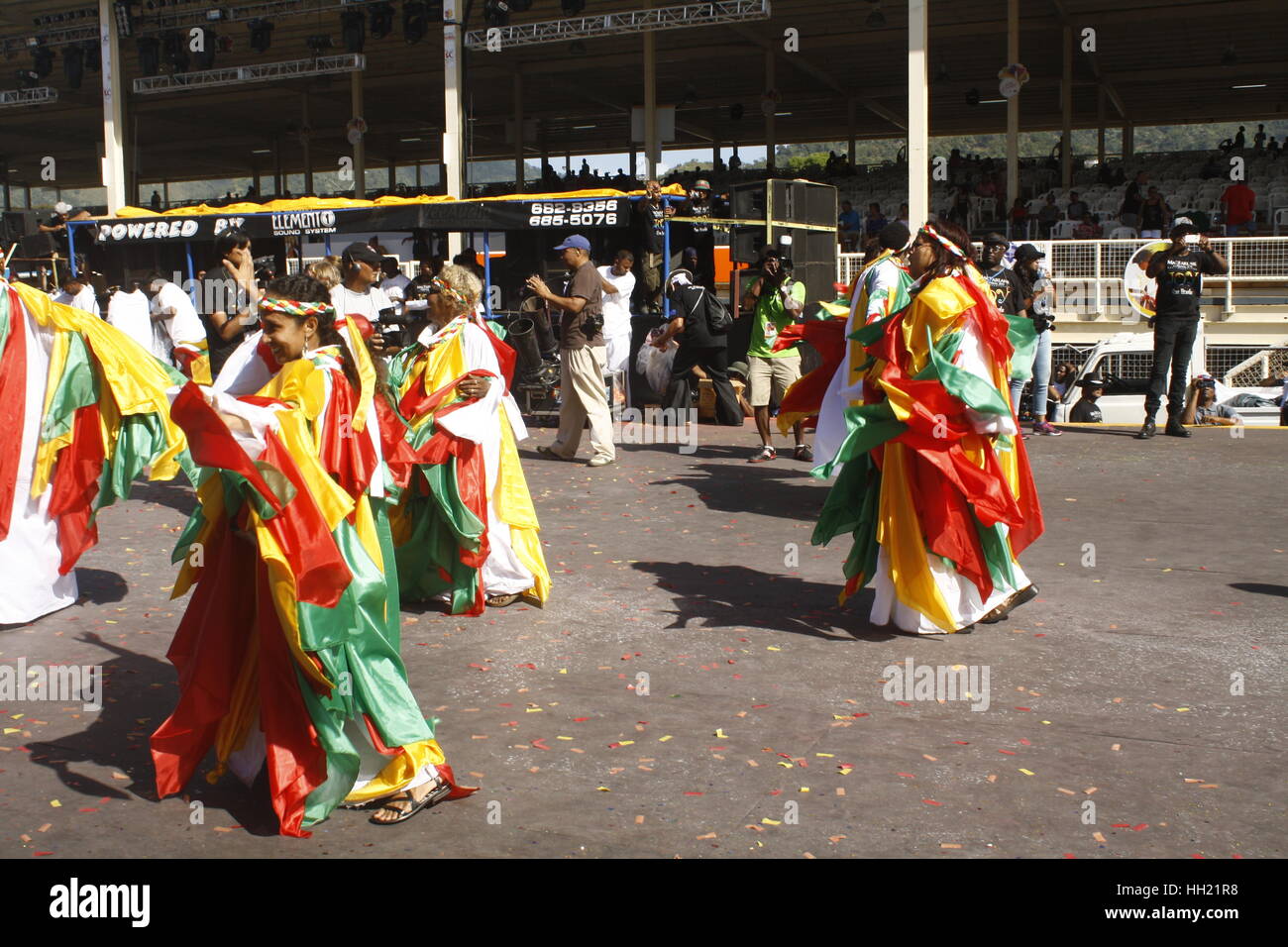 Persone ballo di carnevale in Trinidad & Tobago Foto Stock