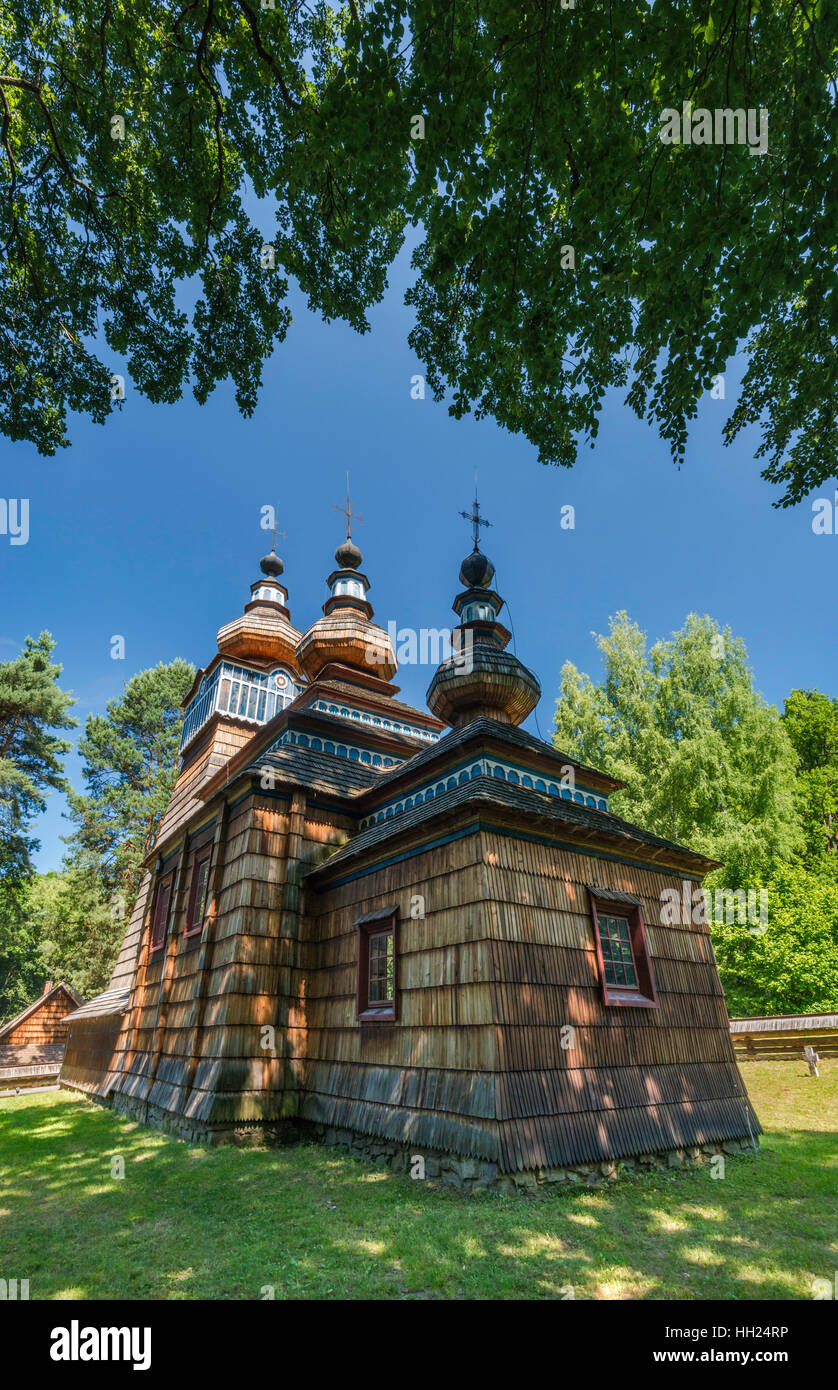 Chiesa greco-cattolica, 1801, legno shingle schierata da Ropki, Lemkos gruppo etnico, architettura rurale Museo a Sanok, Polonia Foto Stock