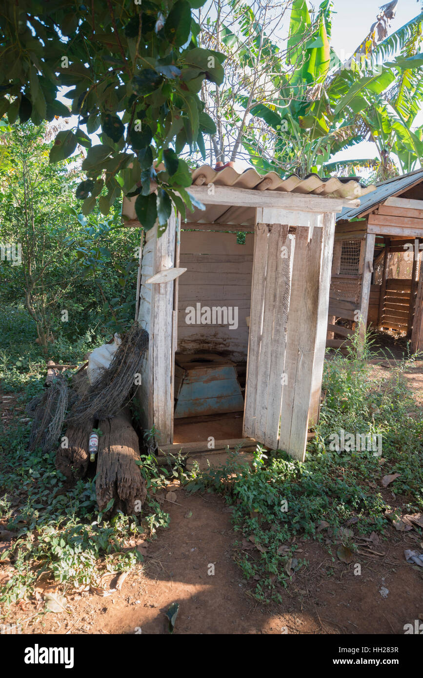 Gli agricoltori cubani toilette esterna Foto Stock