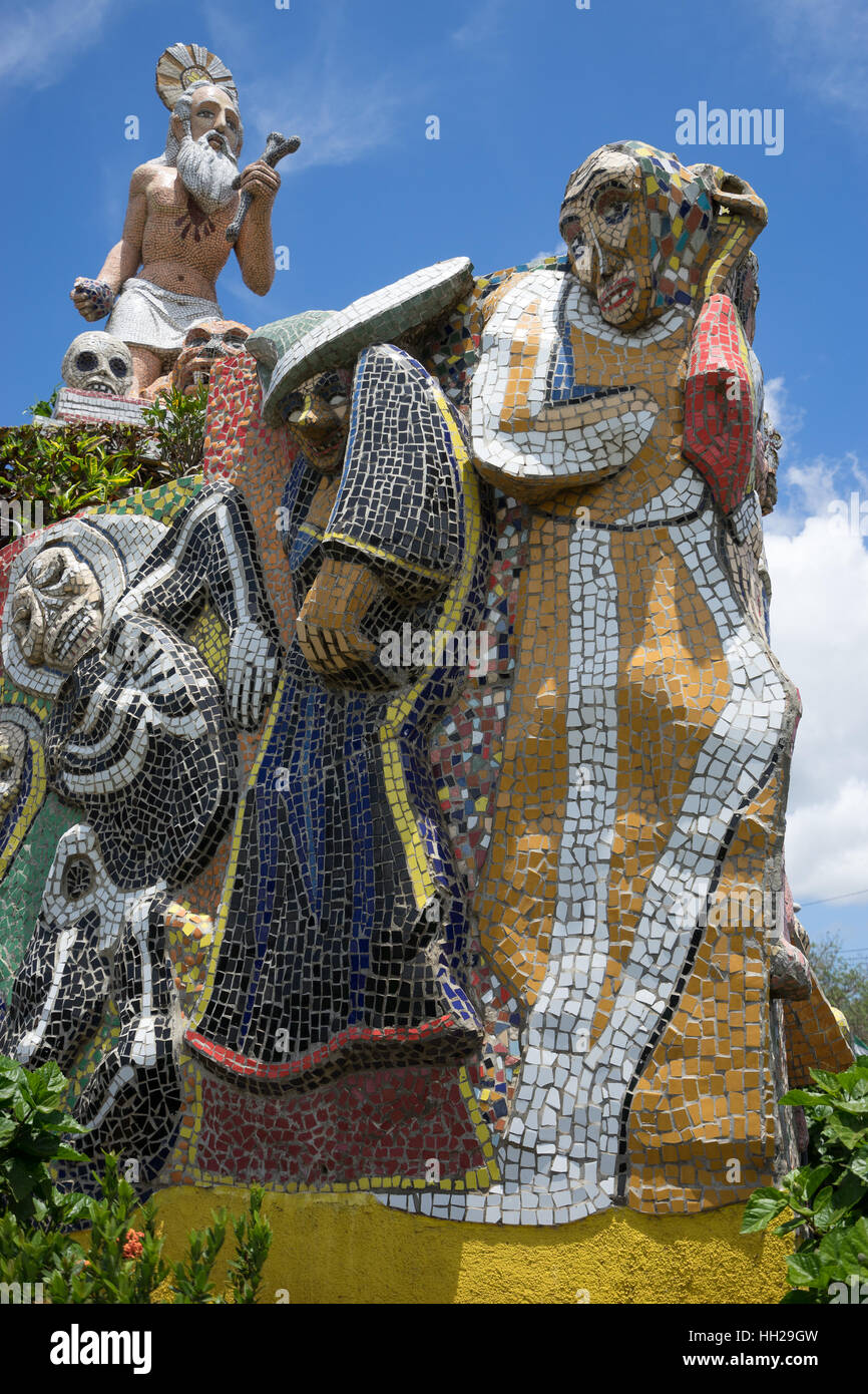 I religiosi statua fatta di pezzi tegola in Masaya Nicaragua Foto Stock