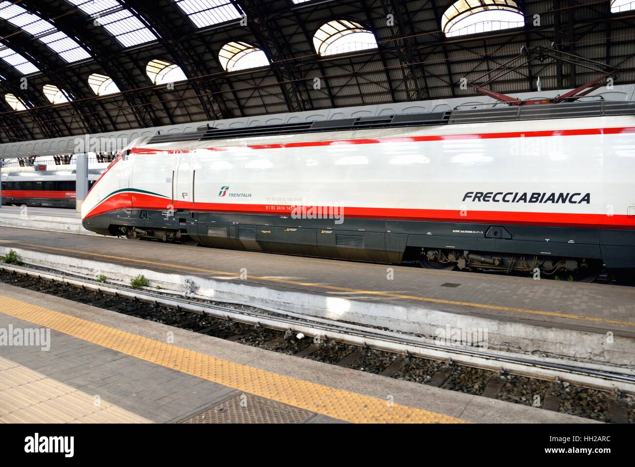 Locomotiva elettrica Frecciabianca E.414 nella Stazione Centrale di Milano Foto Stock