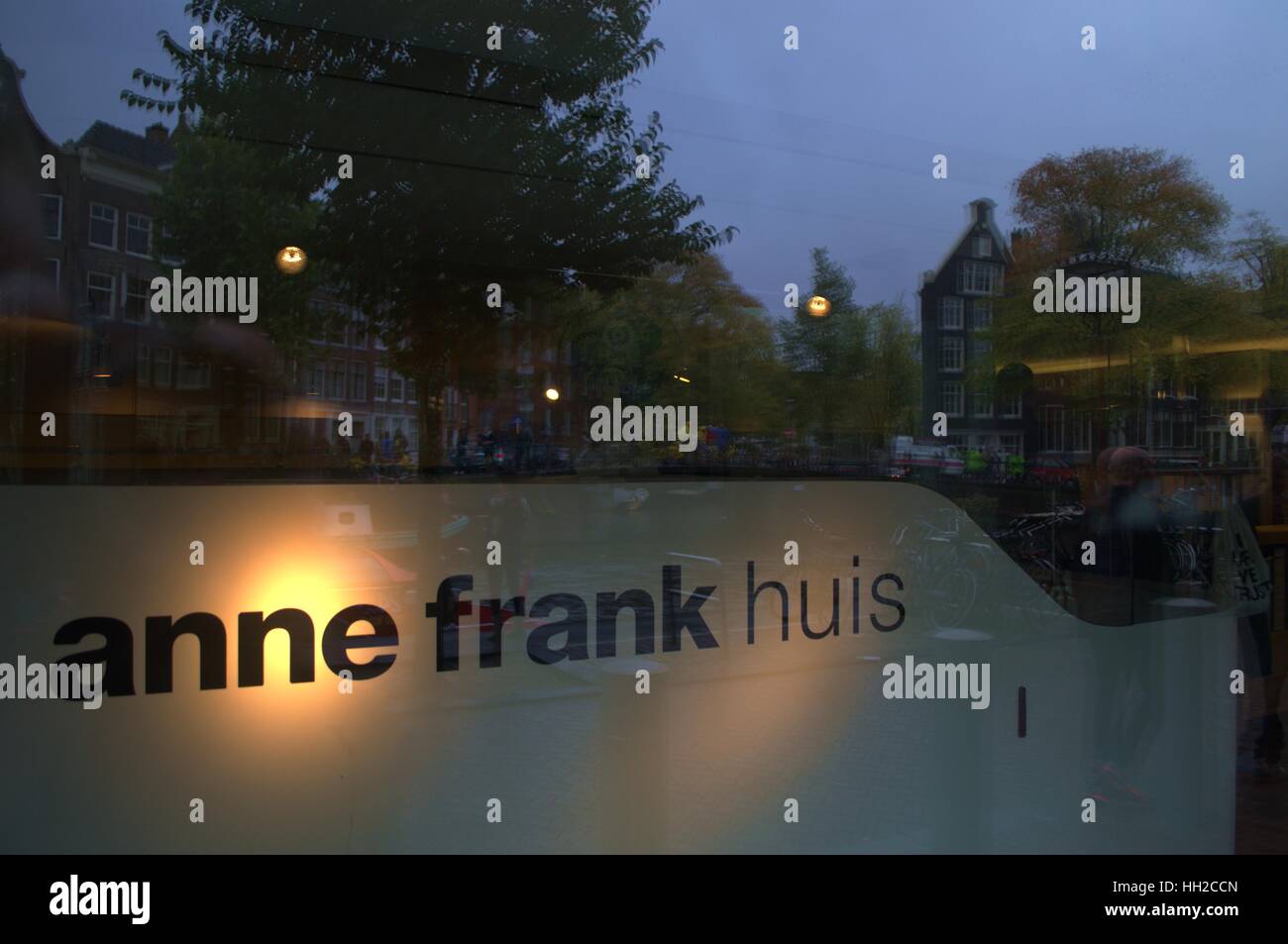 La riflessione la casa di Anne Frank Foto Stock